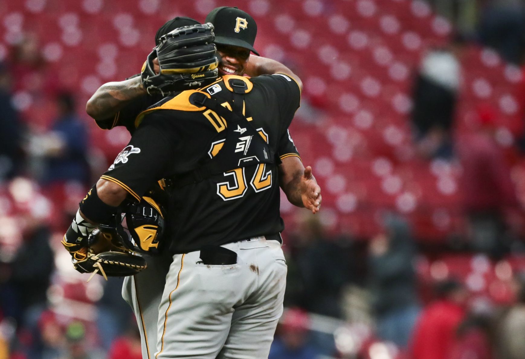Cardinals duel Pirates